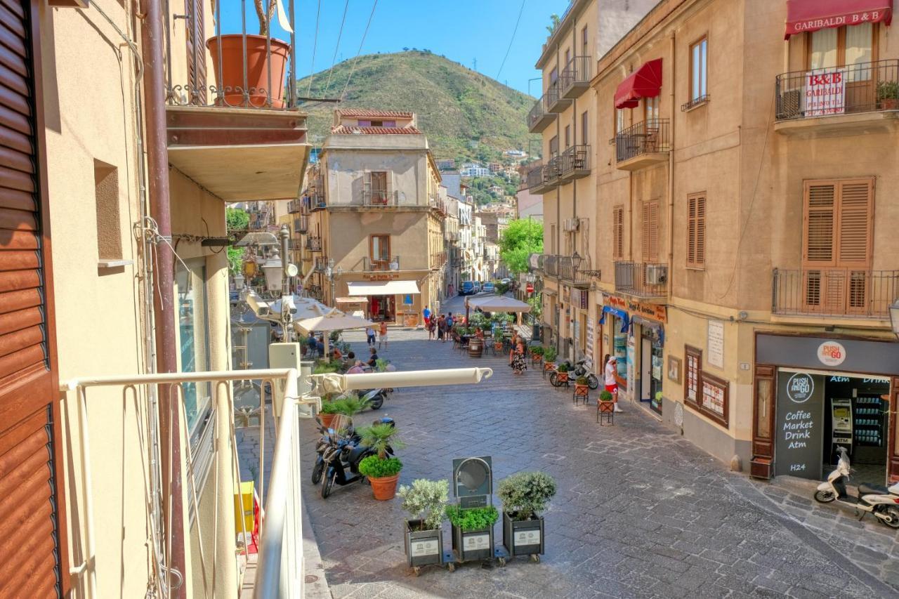 Porta Di Terra 'Luxury Suite ' Cefalu Exterior photo