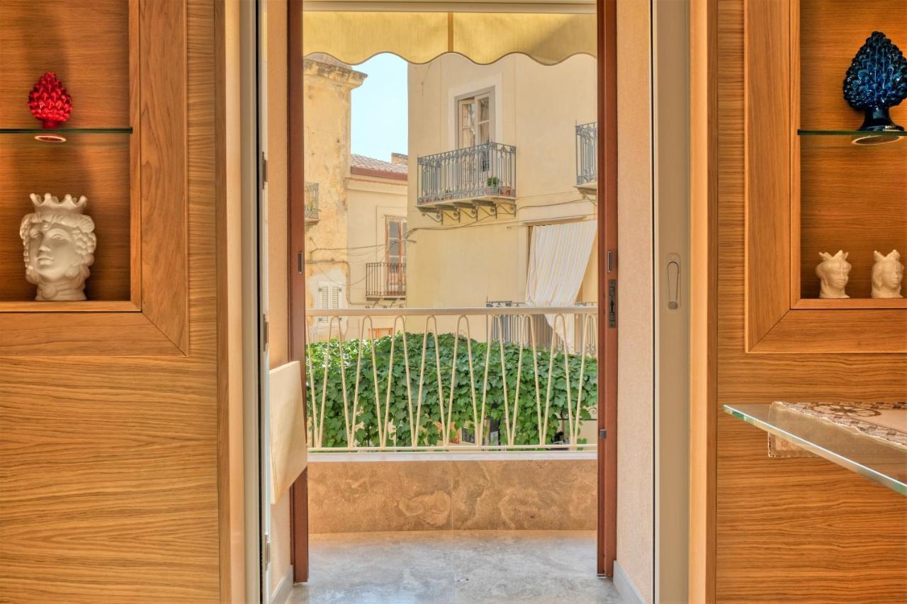 Porta Di Terra 'Luxury Suite ' Cefalu Exterior photo